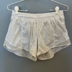 LULULEMON SHORTS HOTTY HOT 2.5